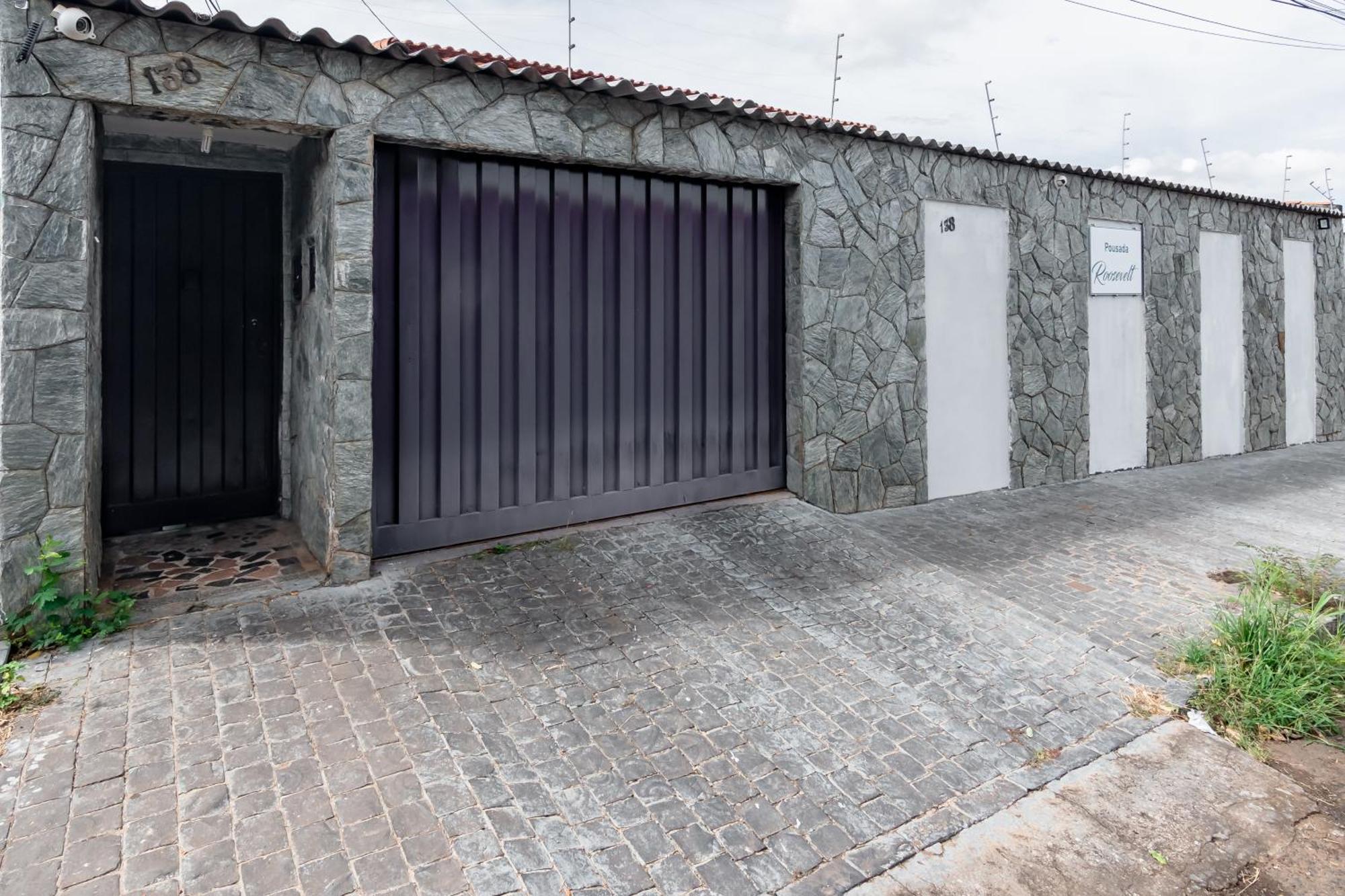 Pousada Roosevelt Quarto 04 - Pousada Central Prox Rodoviaria E Dist Industrial Otel Uberlândia Dış mekan fotoğraf